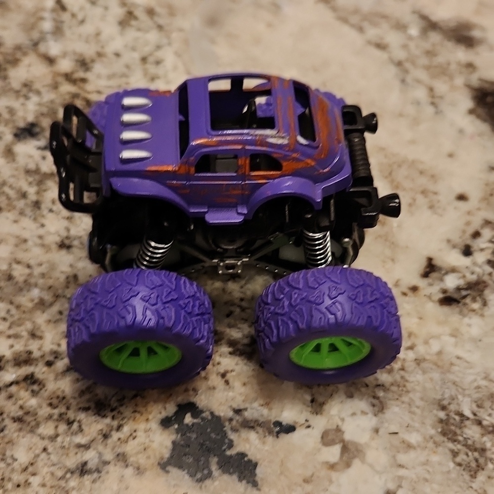 Rev up purple car Rumble - Picture 4 of 7